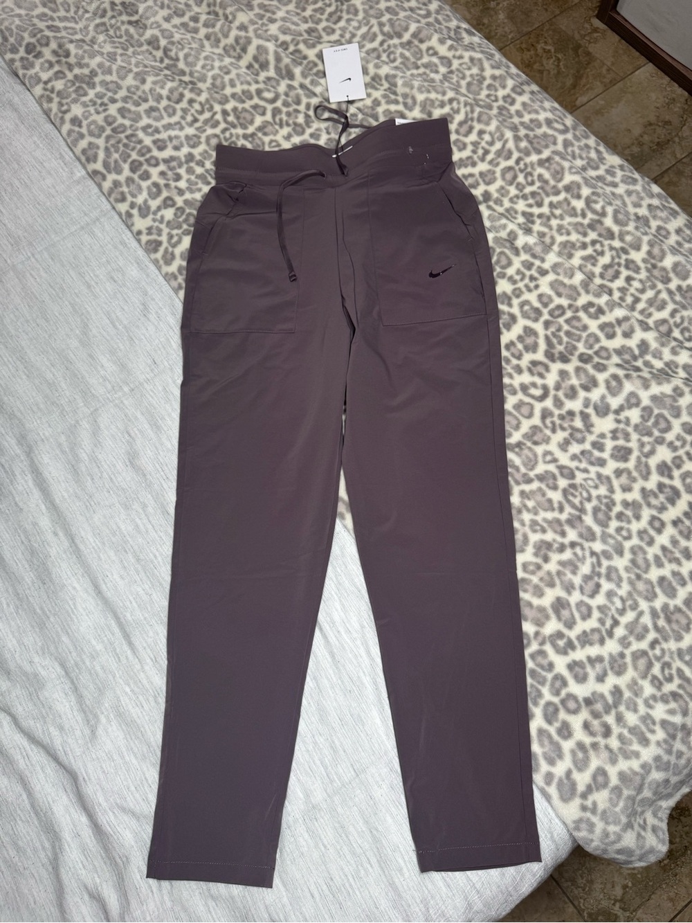 Nike CU4603-202. Nike Bliss Luxe.  Women’s 7/8 Training Pants. Size XS